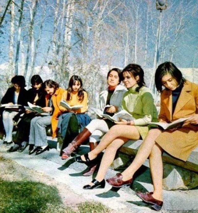 http://the-generation.net/wp-content/uploads/2012/08/iranian-women1.jpg